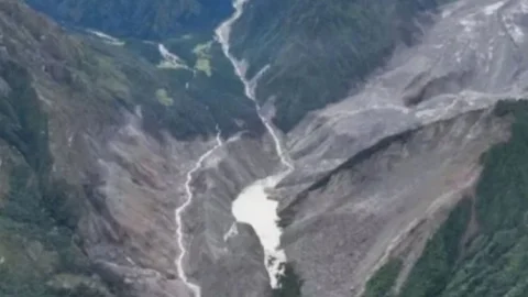 नेपाल में 469 मौतों के बाद फिर मंडराया जलप्रलय का खतरा, तिब्बत में झील फटी; गांव खाली कराने का अलर्ट