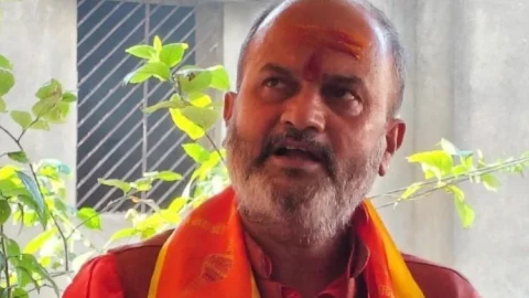 धनबाद गोल्फ ग्राउंड में डिज्नीलैंड मेला लगाने का विरोध, भाजपा नेता मुकेश पांडेय बोले- ‘मैदान बचाइए, युवाओं का हक मत छीनिए’