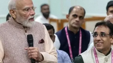 PM मोदी का शिक्षकों को संदेश: बच्चों को स्क्रीन और नशे से बचाएं, मैदान तक लाएं