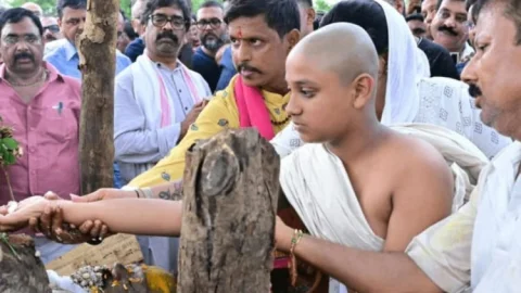 सुदिव्य कुमार सोनू पंचतत्व में विलीन, 12 साल के बेटे ने दी मुखाग्नि; CM हेमंत ने दिया कंधा