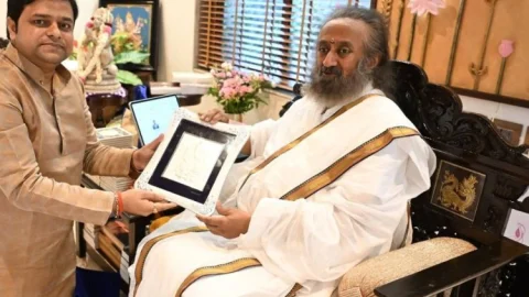 श्री श्री रविशंकर से मिले सत्य प्रकाश सिंह, लभुआनी में बनेगा इच्छापूर्ति गणेश मंदिर