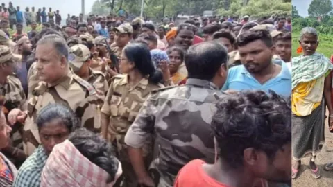धनबाद: निरसा में बुजुर्ग महिला से मारपीट पर हंगामा, CISF-ECL टीम को बनाया बंधक