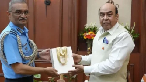 बिहटा एयरबेस पर बड़ा प्लान! एयर मार्शल ने राज्यपाल से की मुलाकात, संयुक्त उपयोग पर मंथन