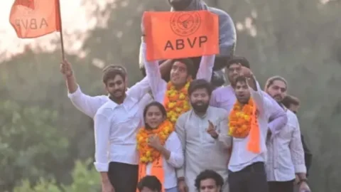 DUSU Result 2026: ABVP की 3 सीटों पर जीत, निर्दलीय शौकीन का ऐतिहासिक जलवा
