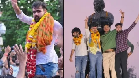 नंगे पैर लड़ी लड़ाई, जीत के बाद पहनी चप्पल, कंडक्टर के बेटे दीपांशु का DUSU में जलवा