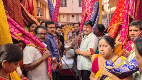 Dhanbad: झरिया में गूंजा बाबा श्याम का जयकारा, 251 निशानों संग निकली भव्य शोभायात्रा