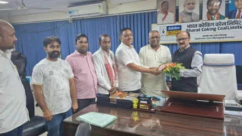 मजदूरों की समस्याओं को लेकर BCCL CMD से मिला धनबाद JDU का प्रतिनिधिमंडल