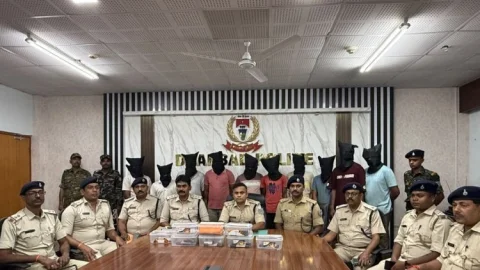 ऑपरेशन साइबर शील्ड: धनबाद में 11 साइबर आरोपी गिरफ्तार, ₹2.85 लाख कैश बरामद
