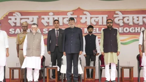 Deoghar : सैनिकों के पीछे परिवार का भी त्याग, झारखंड बलिदानों की धरती: उपराष्ट्रपति
