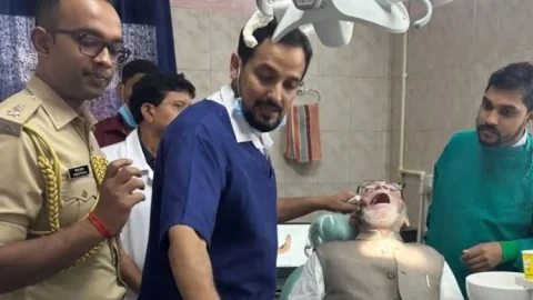 Jharkhand : राज्यपाल संतोष गंगवार ने रांची सदर अस्पताल में कराया दांतों का इलाज