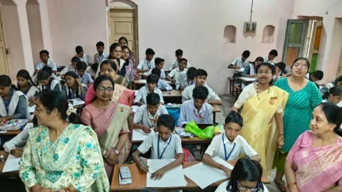 Dhanbad : झरिया में चित्रकला प्रतियोगिता, 181 विद्यार्थियों ने दिखाई प्रतिभा