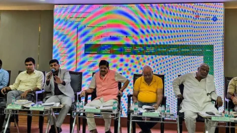 धनबाद DMFT बैठक में गरमाया चापाकल मुद्दा: DDC के 10 हजार मरम्मत के दावे पर MLA का सवाल