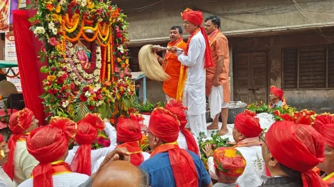 धनबाद: झरिया में अग्रसेन जयंती पर निकली भव्य शोभायात्रा, झांकियों ने मोहा मन