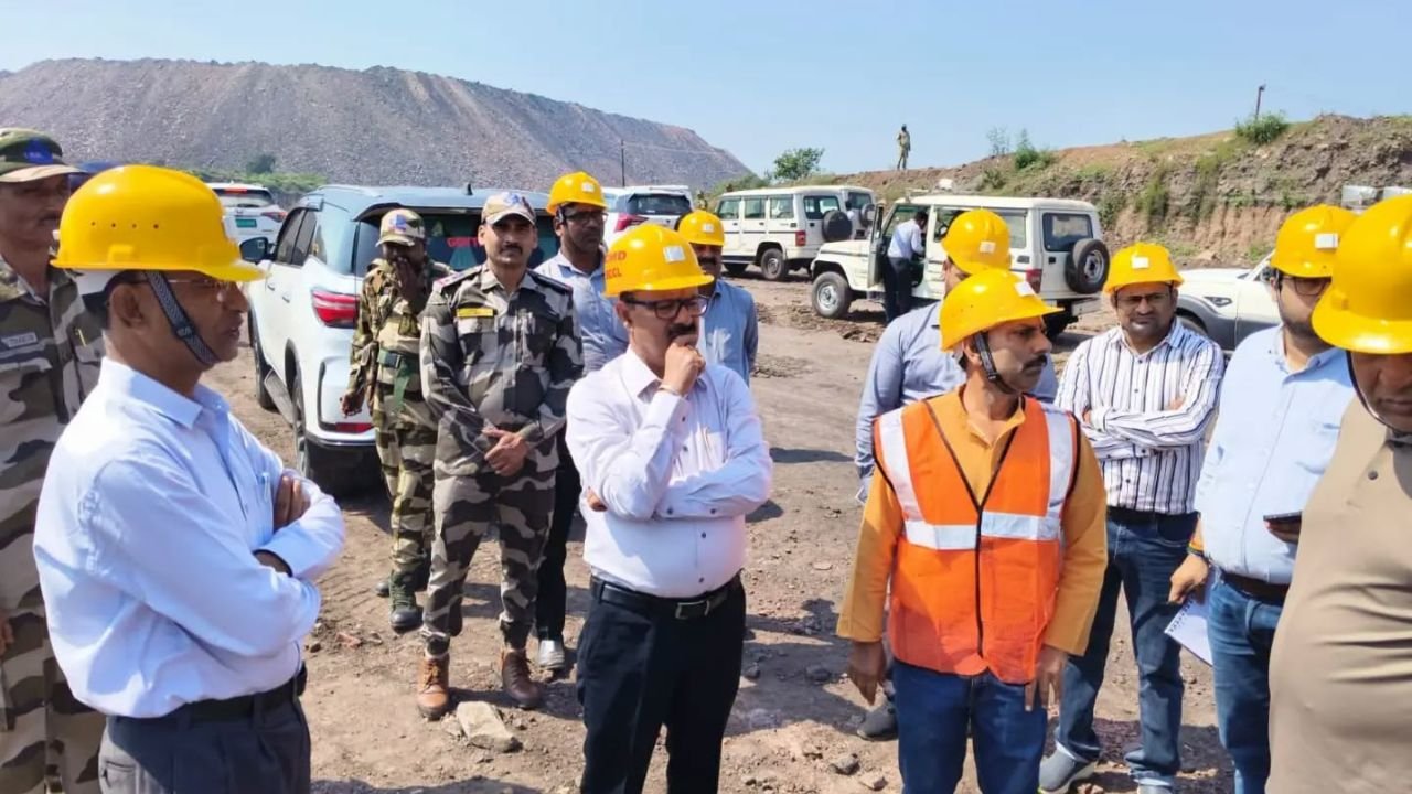 बीसीसीएल सीएमडी ने अधिकारियों को दिया कई निर्देश।